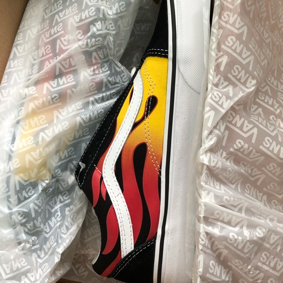 BRAND NEW - (Flame) Black/True White Old Skool - Picture 3 of 8